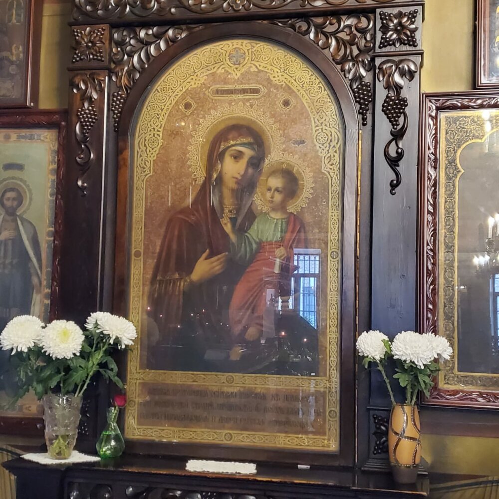 Память перенесения Иверской иконы Божией Матери в Москву