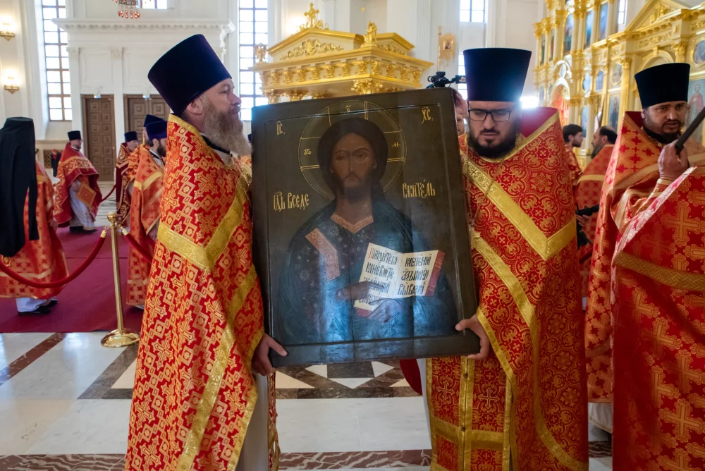 В Спасский собор принесена старинная икона Всемилостивого Спаса