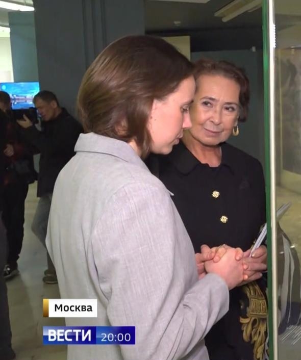 Лидер молодежного движения Храма Рождества Пресвятой Богородицы приняла участие в организации и сопровождении экскурсии на выставке, приуроченной к 600-летию основания Соловецкого монастыря