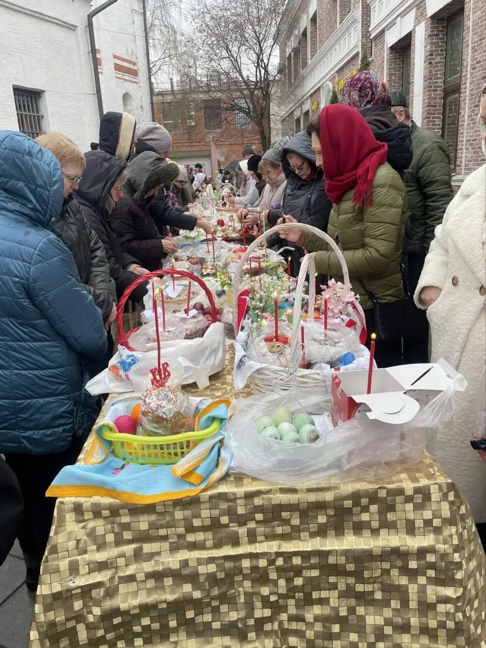 Освящение пасхальных куличей и яиц