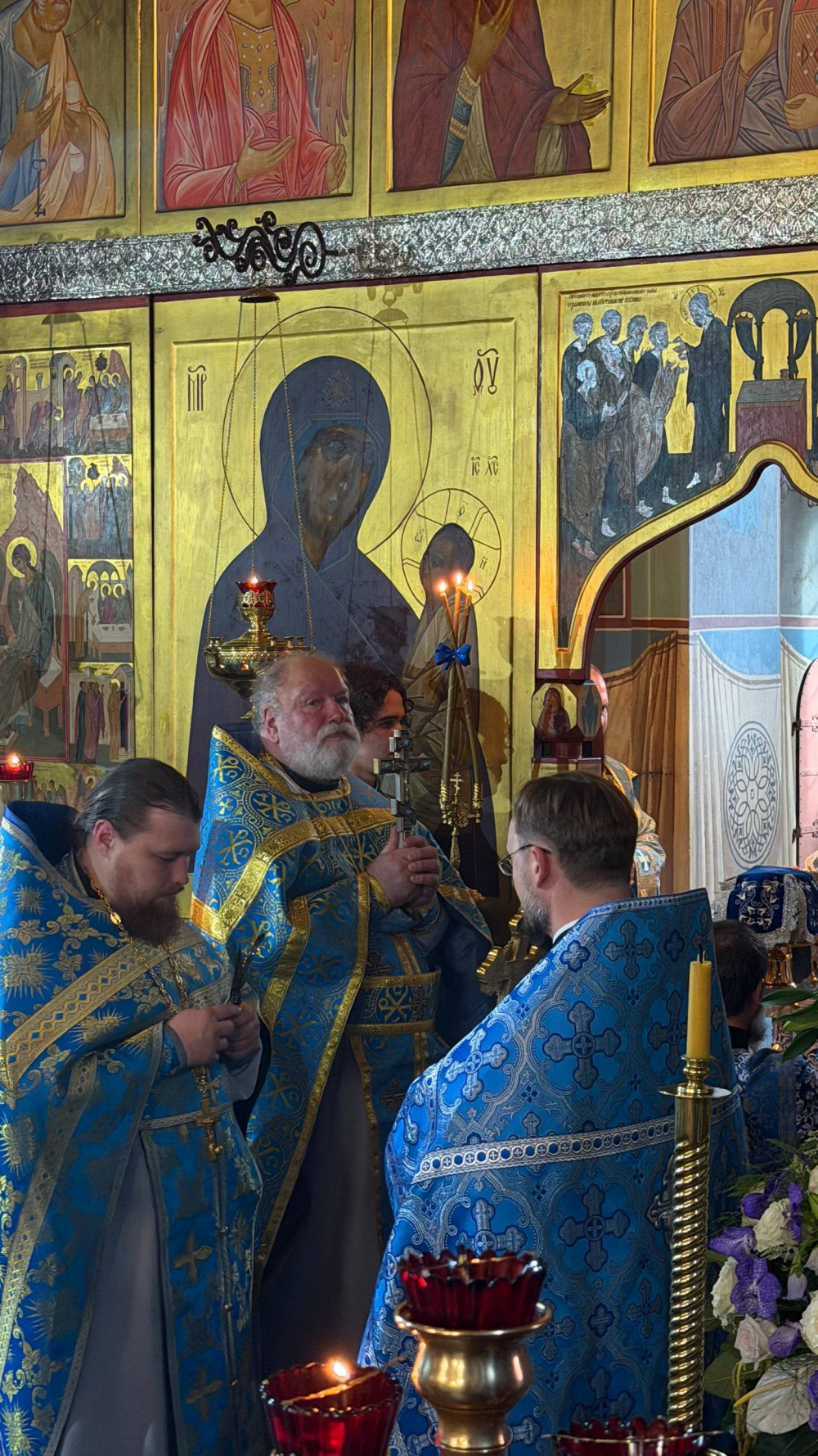 В великий двунадесятый Праздник Рождества Пресвятой Богородицы совершилось архиерейское богослужение